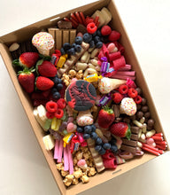 Load image into Gallery viewer, MEDIUM &quot;SWEET THANG&quot; LOLLY BOX
